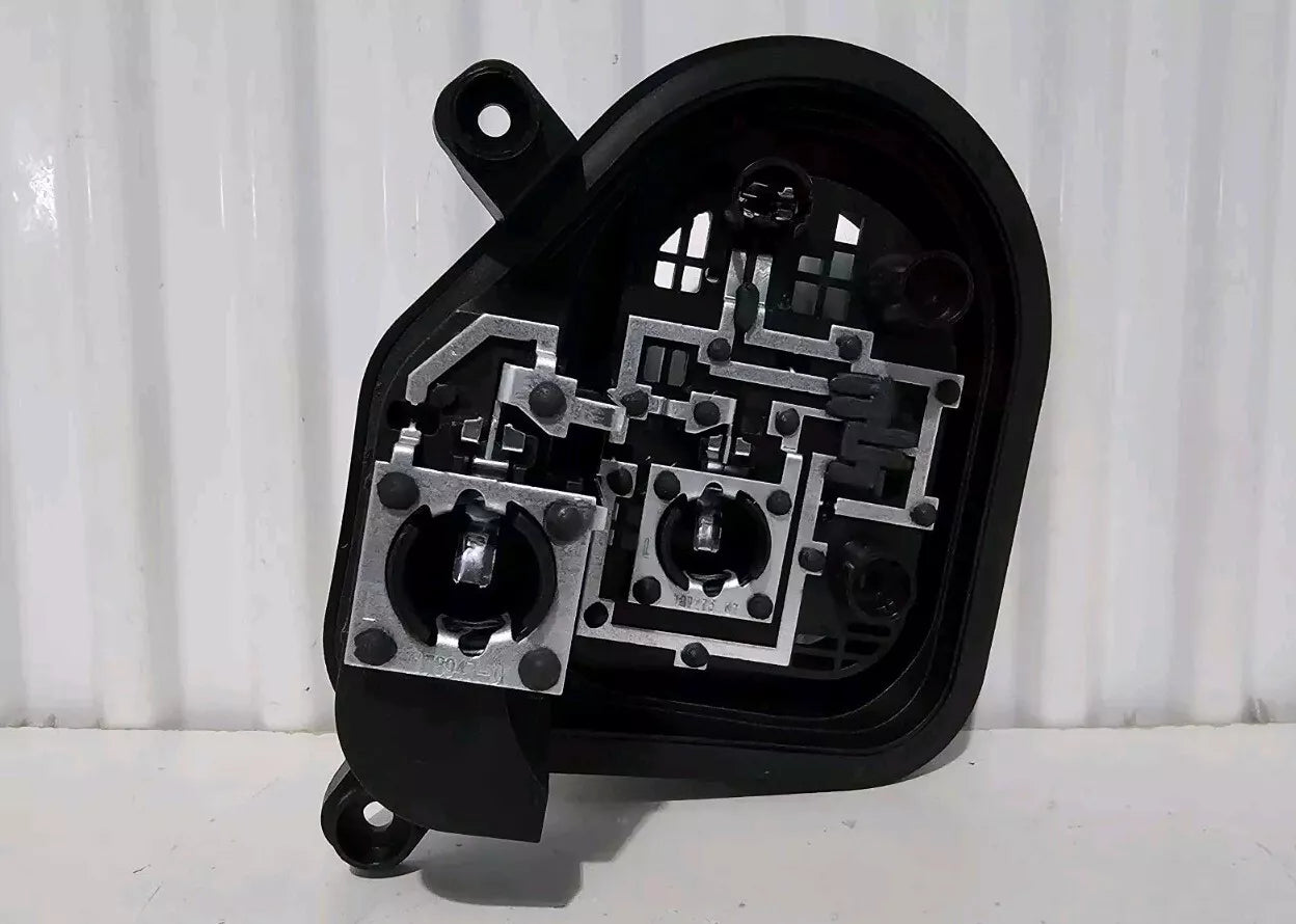 NEW GENUINE 2012-2017 VW TIGUAN – LEFT PASSENGER SIDE REAR OUTER BULB HOLDER 5N0945257D