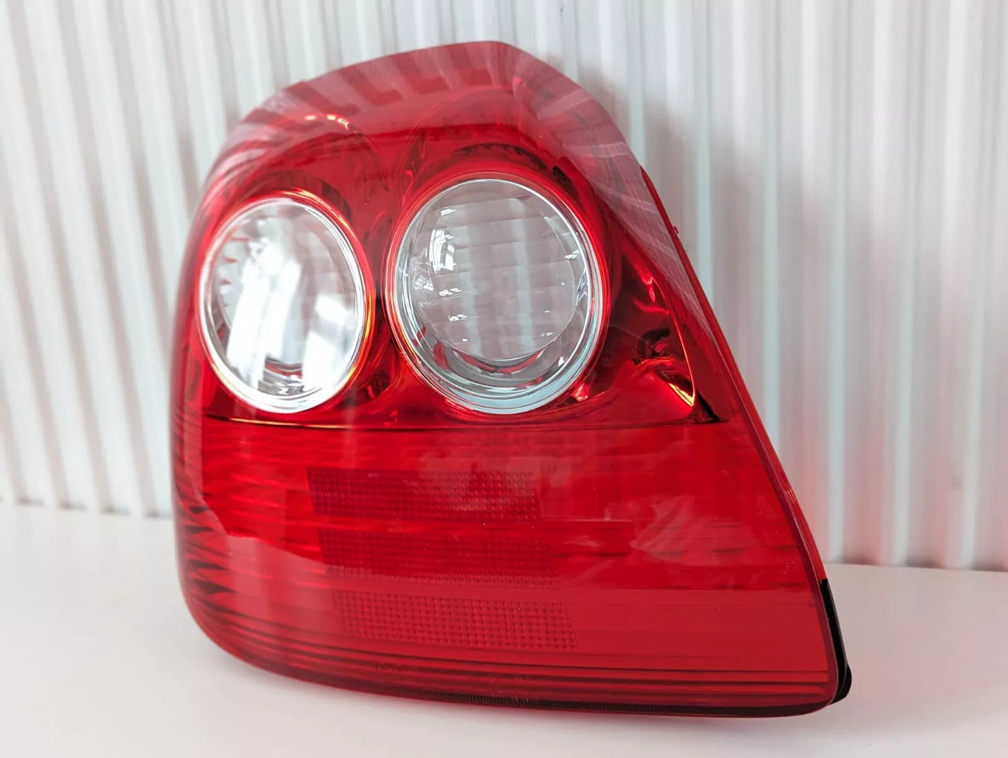 NEW GENUINE 1999-2005 TOYOTA MR2 – LEFT PASSENGER SIDE REAR LIGHT 81561-17240