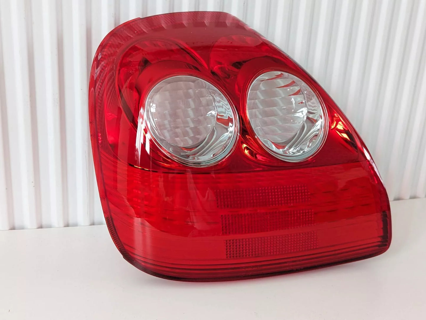 NEW GENUINE 1999-2005 TOYOTA MR2 – LEFT PASSENGER SIDE REAR LIGHT 81561-17240