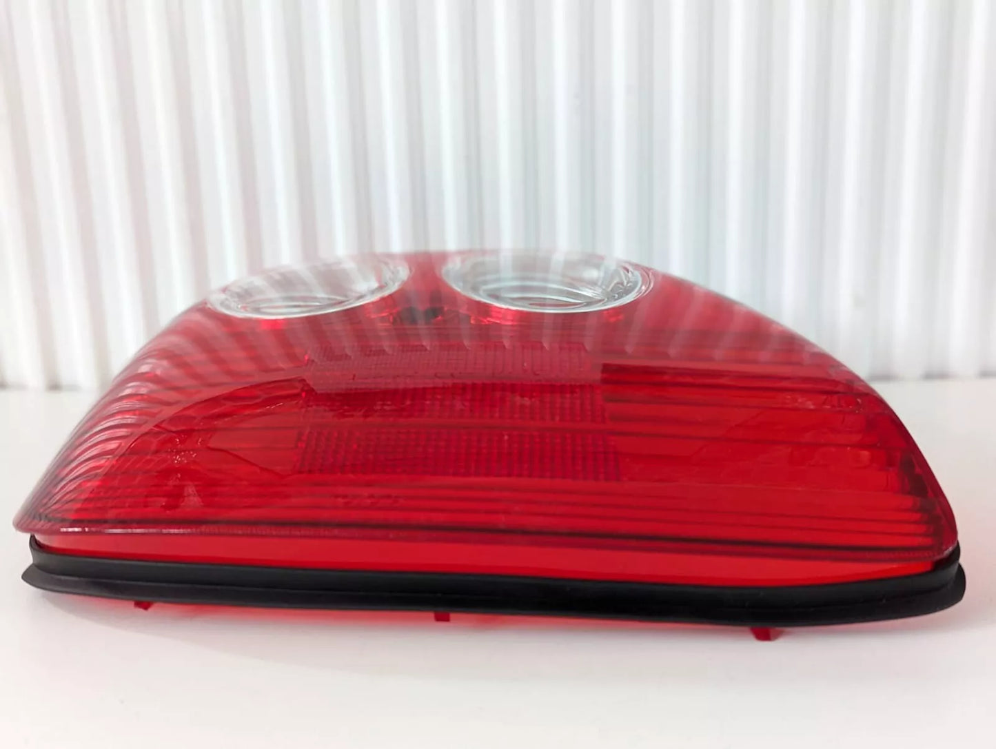 NEW GENUINE 1999-2005 TOYOTA MR2 – LEFT PASSENGER SIDE REAR LIGHT 81561-17240