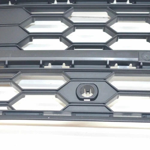 NEW GENUINE 2013-2021 VW VOLKSWAGEN AMAROK - FRONT BUMPER LOWER CENTRE GRILL UNIT 2H68536719B9
