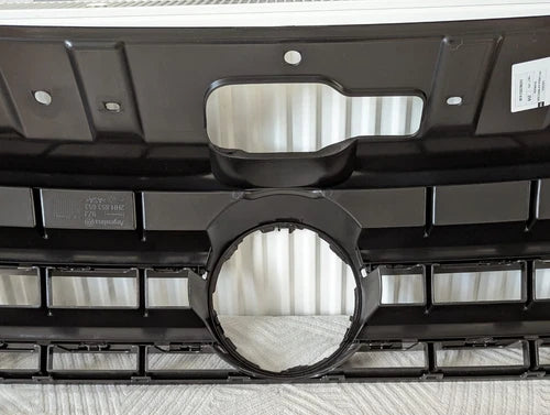 NEW GENUINE 2013-2021 VW VOLKSWAGEN AMAROK - FRONT CENTRE RADIATOR GRILL UNIT 2HH8536539B9