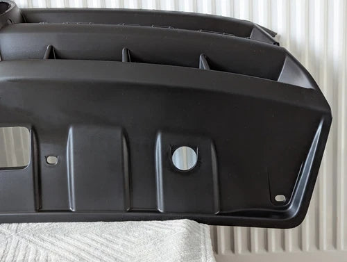 NEW GENUINE 2013-2021 VW VOLKSWAGEN AMAROK - FRONT CENTRE RADIATOR GRILL UNIT 2HH8536539B9