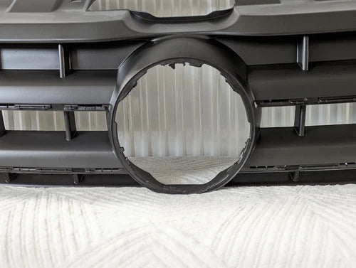 NEW GENUINE 2013-2021 VW VOLKSWAGEN AMAROK - FRONT CENTRE RADIATOR GRILL UNIT 2HH8536539B9