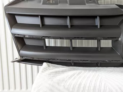 NEW GENUINE 2013-2021 VW VOLKSWAGEN AMAROK - FRONT CENTRE RADIATOR GRILL UNIT 2HH8536539B9