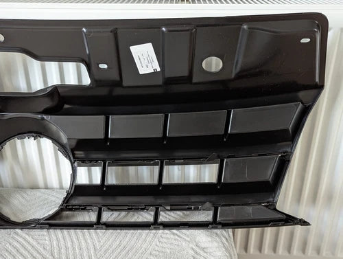 NEW GENUINE 2013-2021 VW VOLKSWAGEN AMAROK - FRONT CENTRE RADIATOR GRILL UNIT 2HH8536539B9
