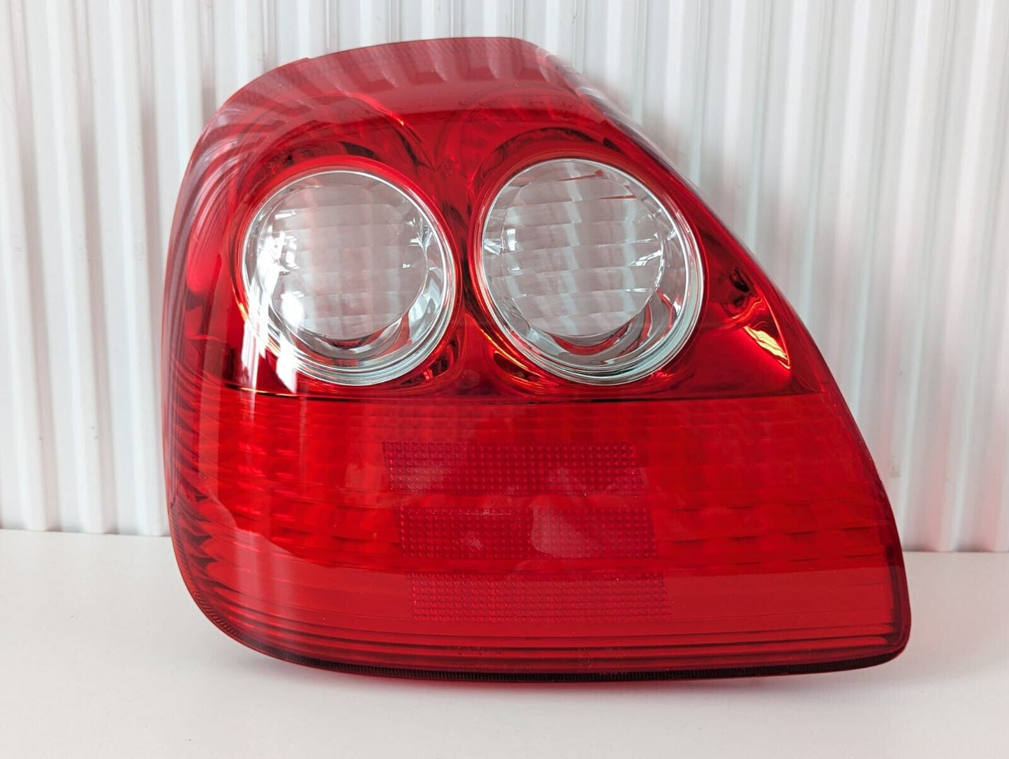 NEW GENUINE 1999-2005 TOYOTA MR2 – LEFT PASSENGER SIDE REAR LIGHT 81561-17240