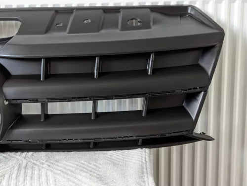 NEW GENUINE 2013-2021 VW VOLKSWAGEN AMAROK - FRONT CENTRE RADIATOR GRILL UNIT 2HH8536539B9